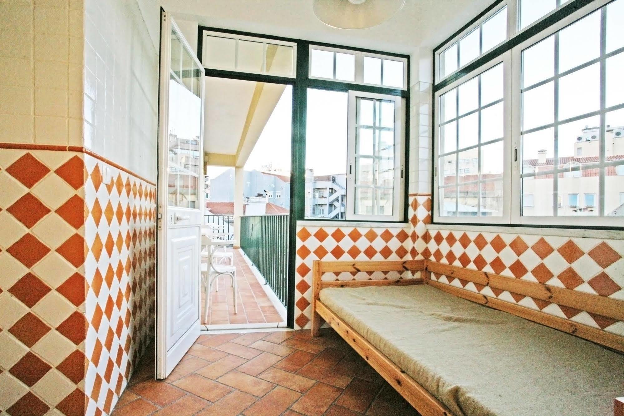 Green Heart Hostel Lisbon Exterior photo